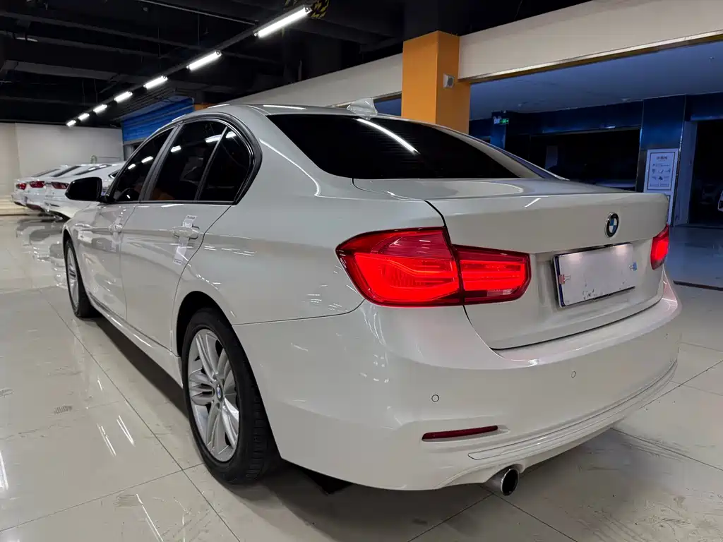 BMW 3 Series 2017 — фото 16