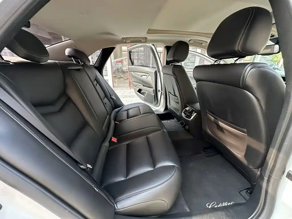 Cadillac XTS 2018 — фото 11