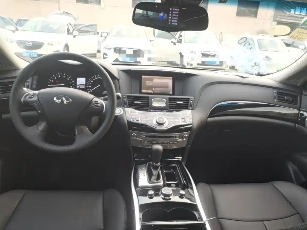 Infiniti Q70 2016 — фото 10