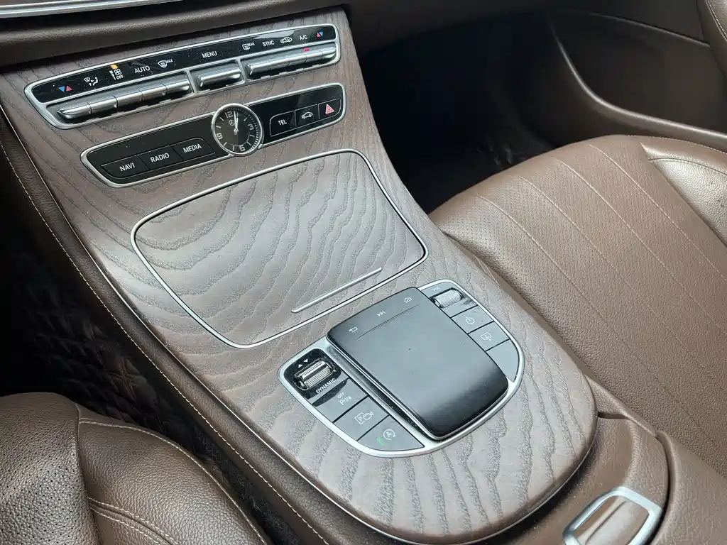 Mercedes-Benz E-Class 2020 — фото 16