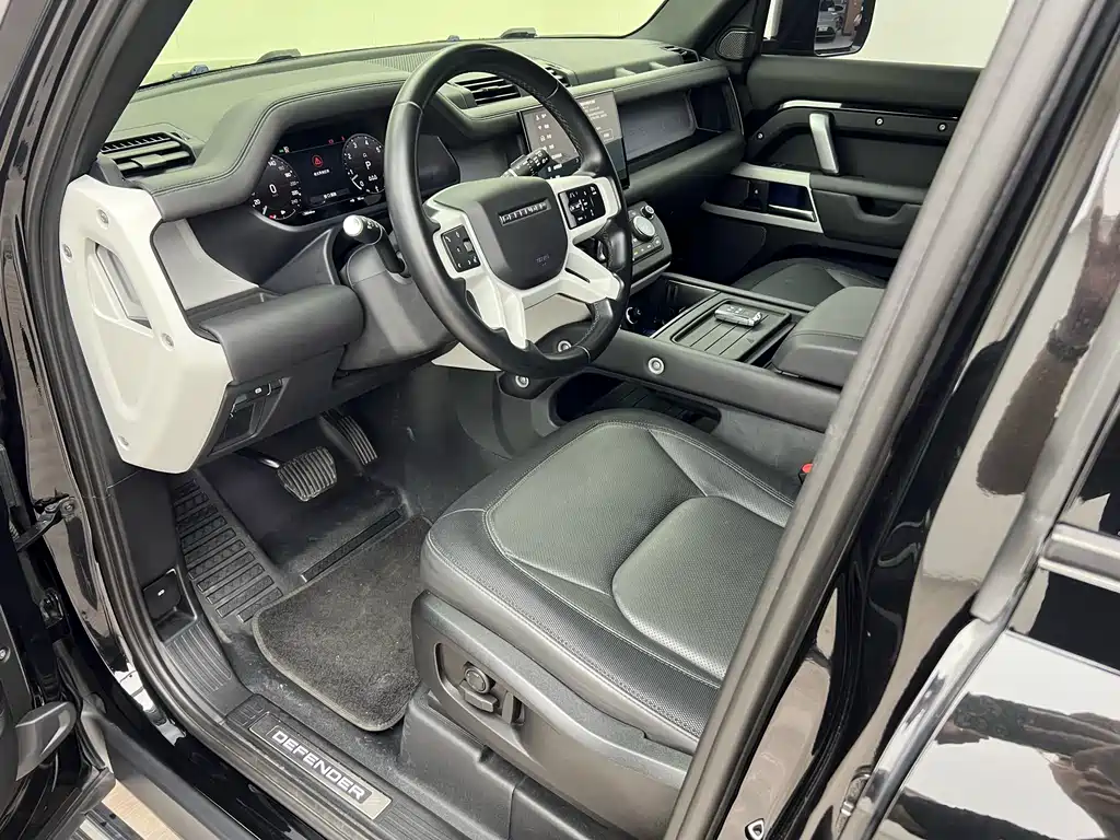 Land Rover Defender 2022 — фото 17