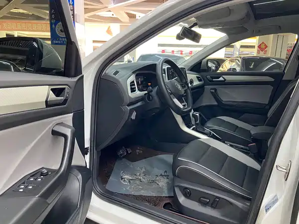 Volkswagen T-Roc 2023