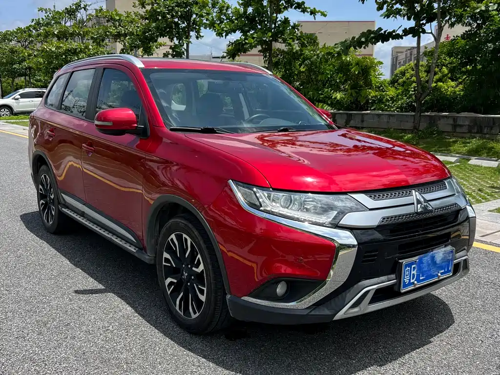 Mitsubishi Outlander 2020 — фото 2