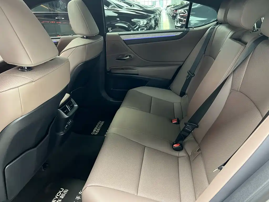 Lexus ES 2025 — фото 10