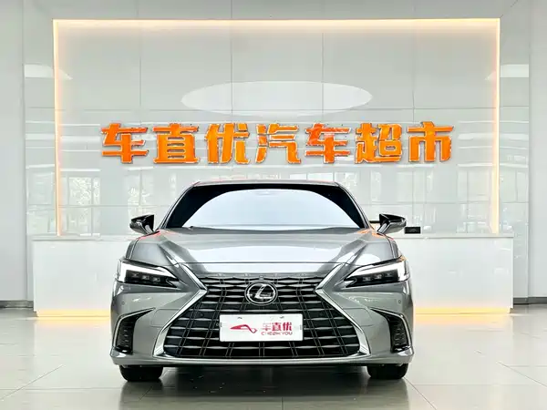 Lexus ES 2025