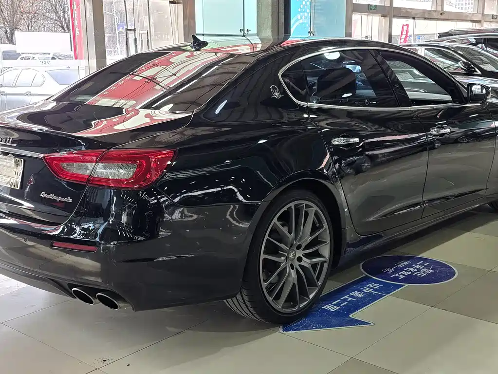 Maserati Quattroporte 2017 — фото 18