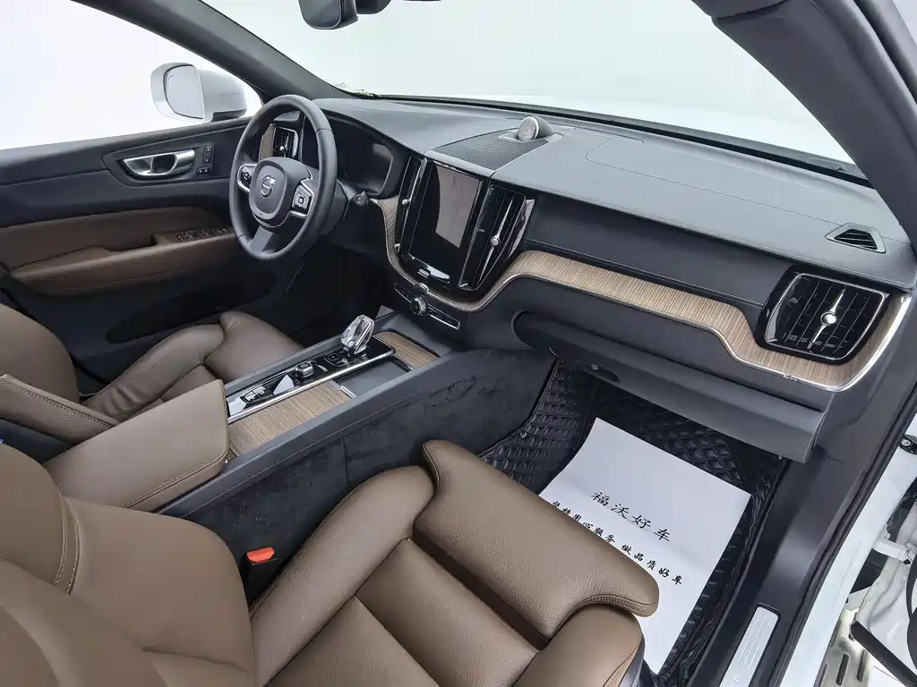 Volvo XC60 2023 — фото 23