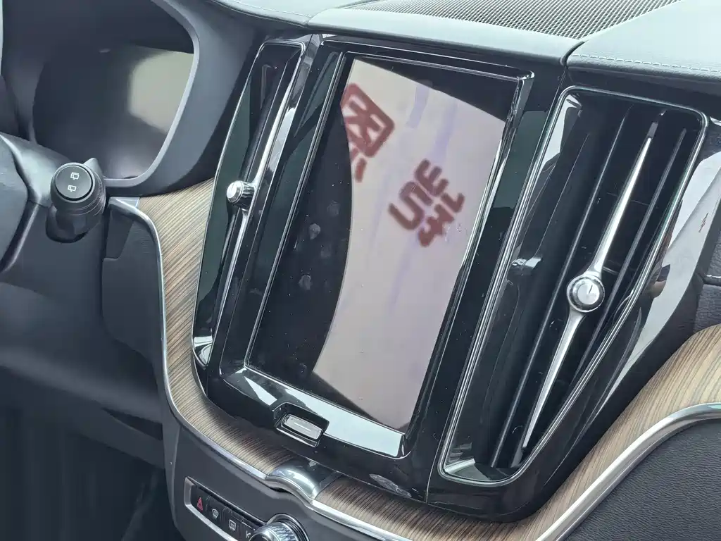 Volvo XC60 2023 — фото 25