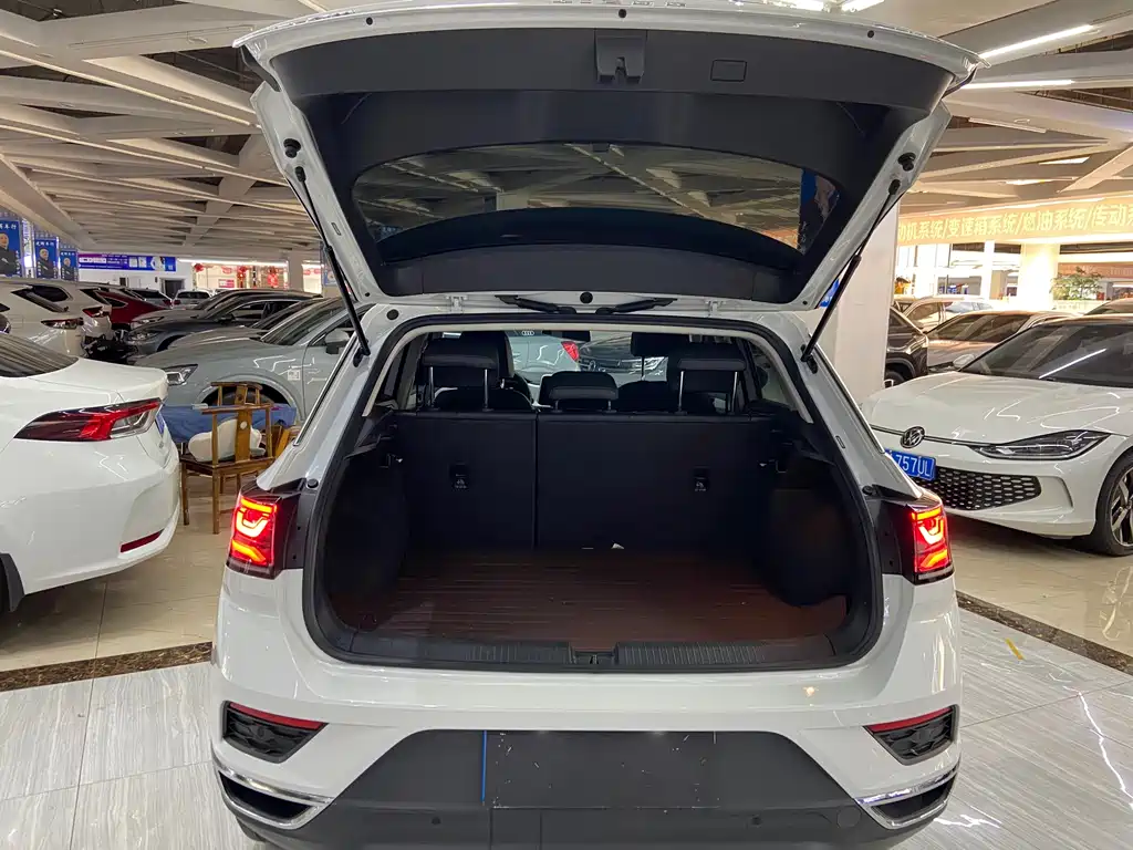 Volkswagen T-Roc 2023 — фото 11