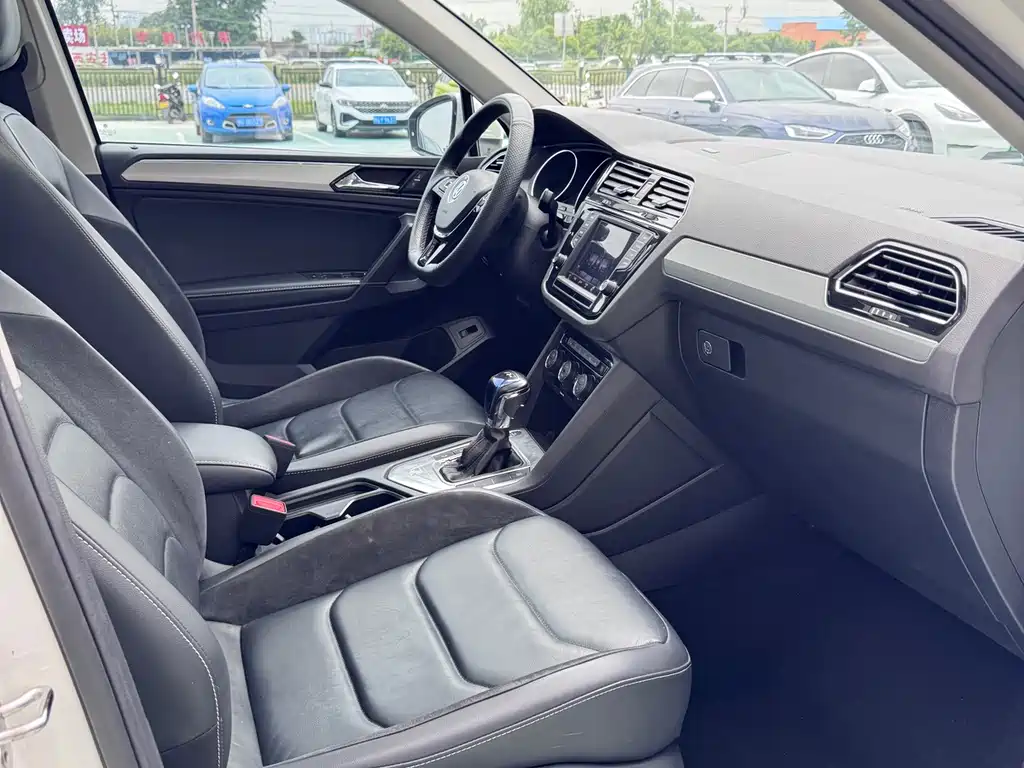 Volkswagen Tiguan L 2018 — фото 10