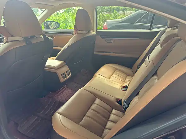 Lexus ES 2018