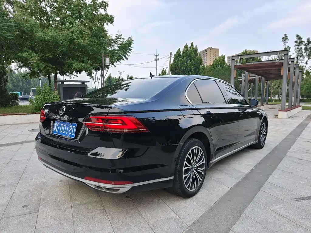 Volkswagen Phideon 2022 — фото 6