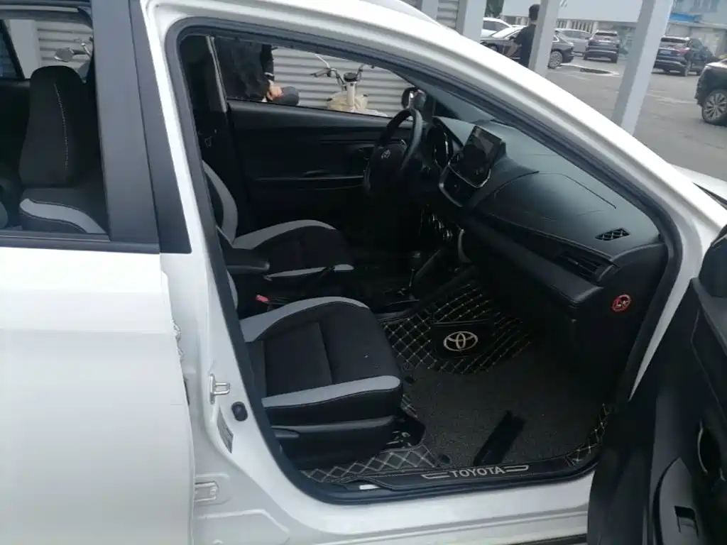 Toyota Yaris L 2020 — фото 11