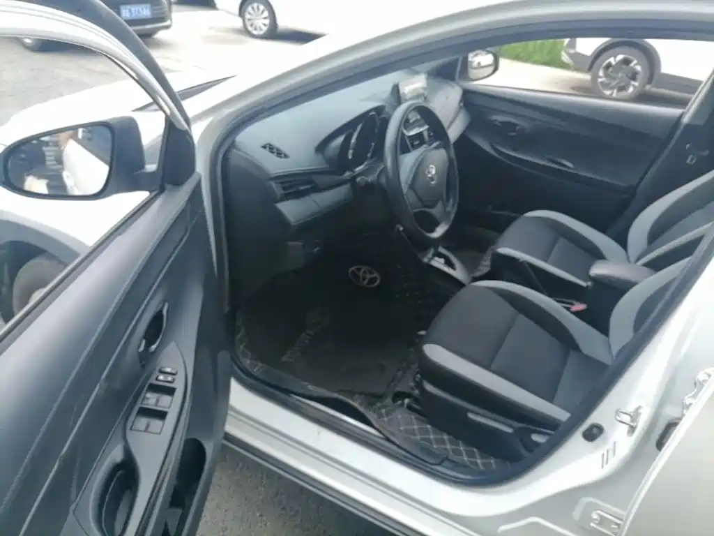 Toyota Yaris L 2020 — фото 23