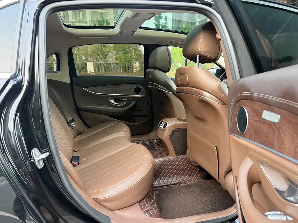 Mercedes-Benz E-Class 2020 — фото 14