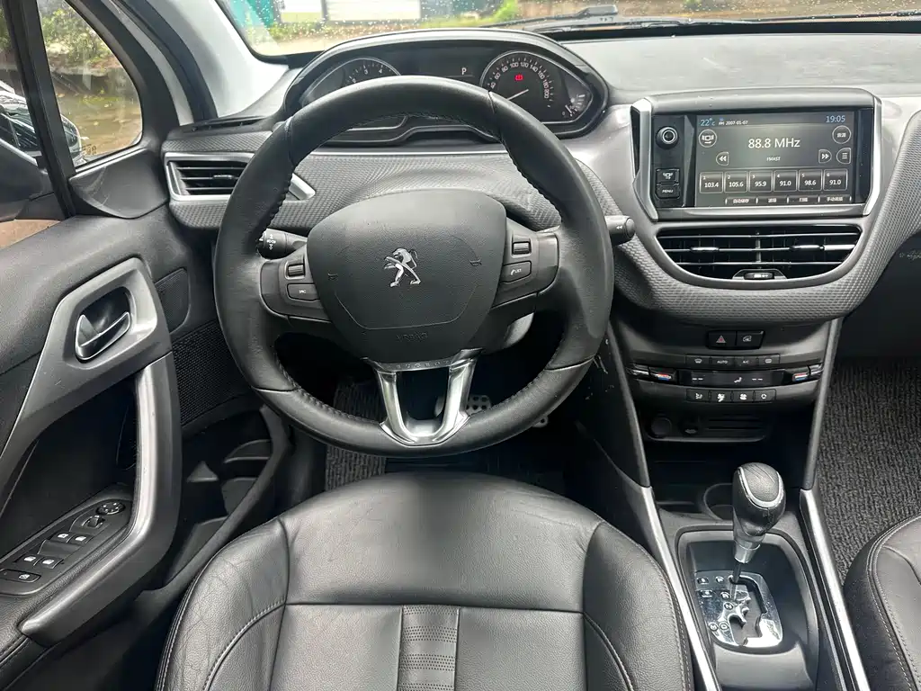 Peugeot 2008 2014 — фото 7