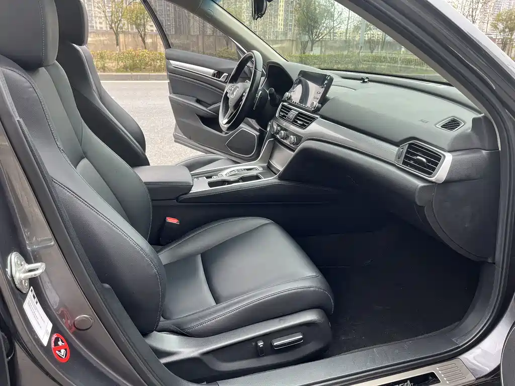 Honda Accord 2020 — фото 10
