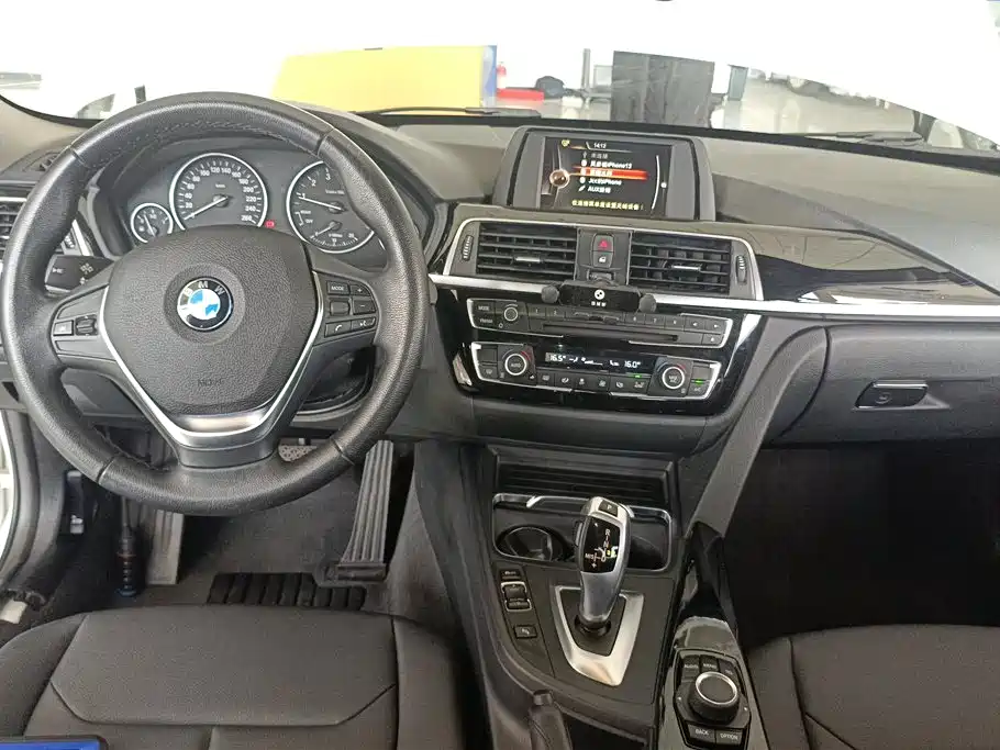 BMW 3 Series 2017 — фото 12