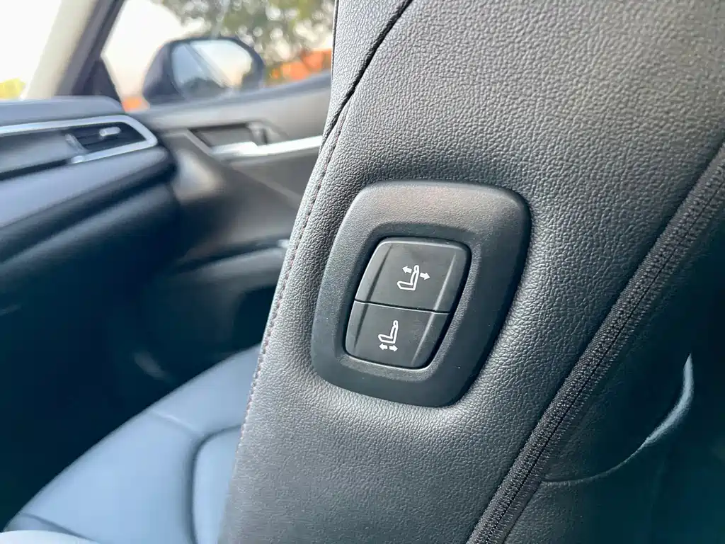 Toyota Camry 2021 — фото 16