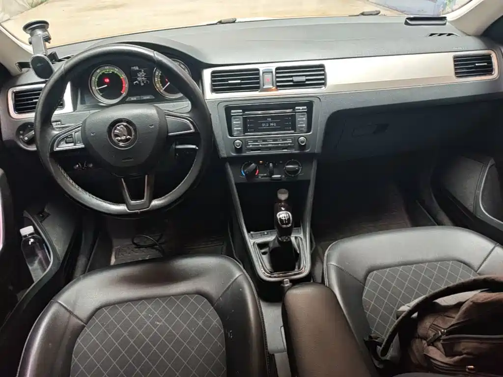 Skoda Rapid 2019 — фото 10