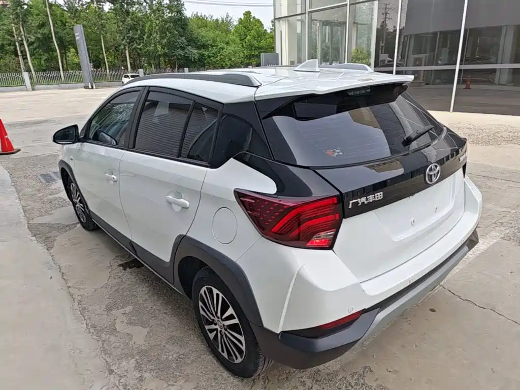 Toyota Yaris L 2020 — фото 5