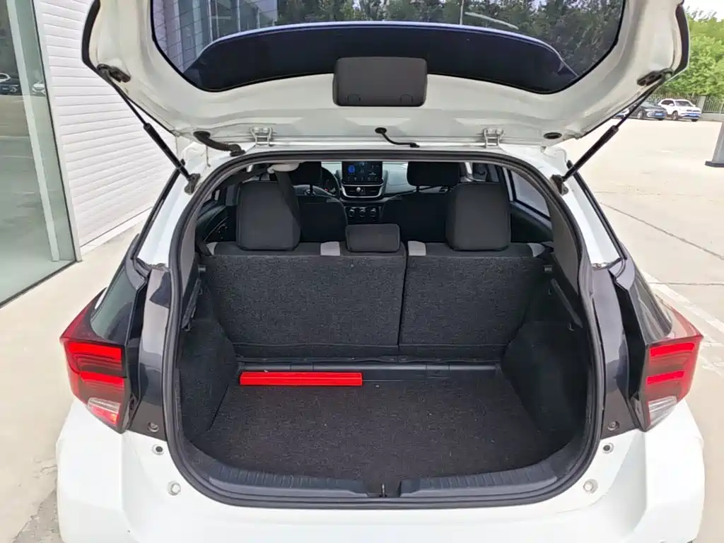 Toyota Yaris L 2020 — фото 19