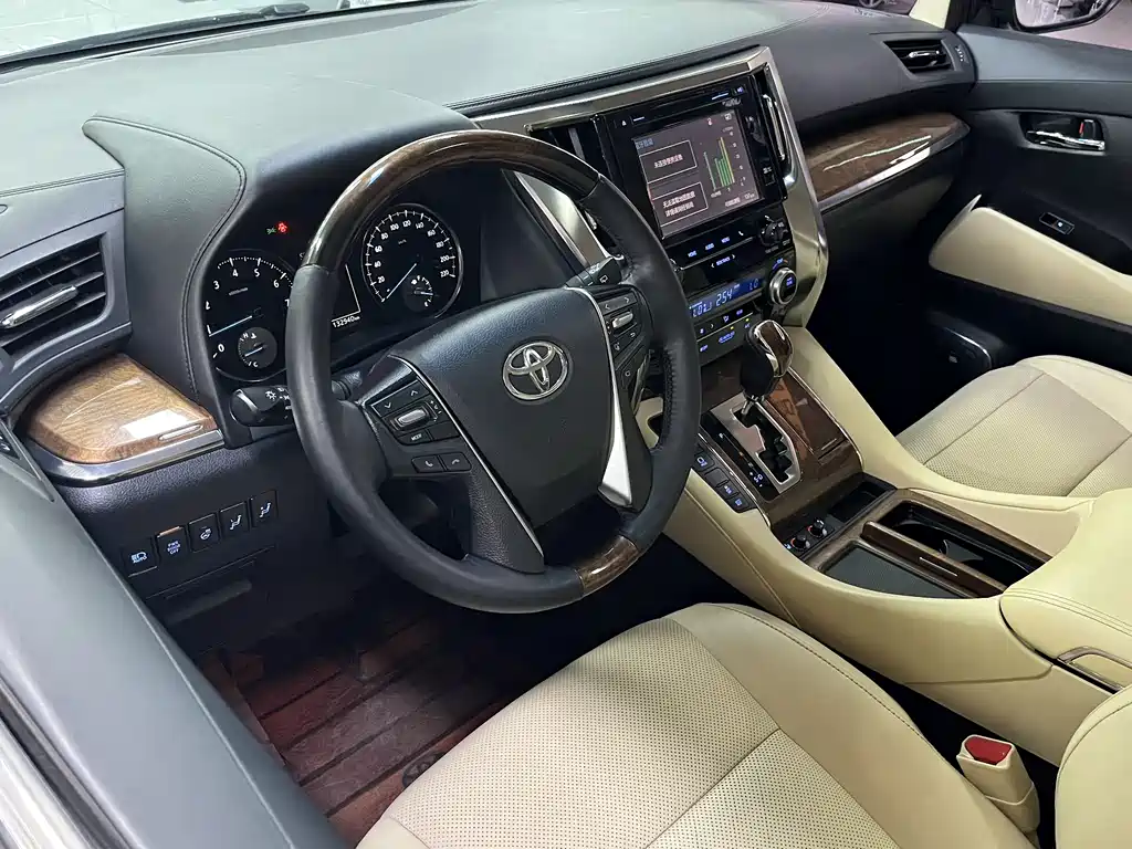 Toyota Alphard 2016 — фото 10