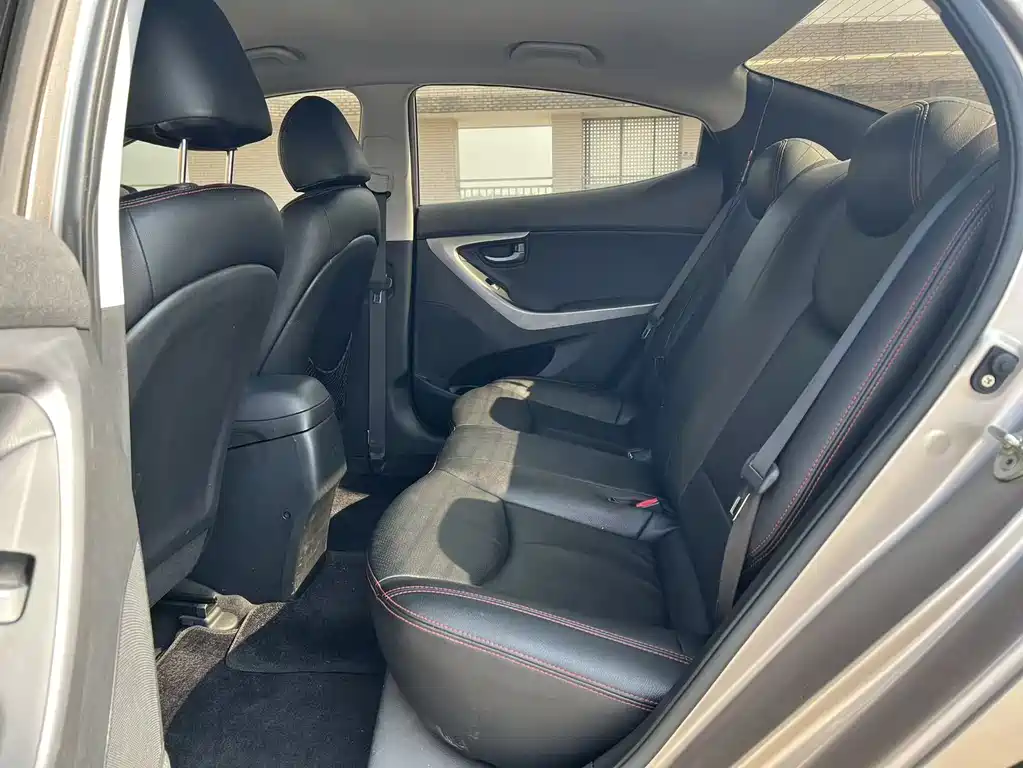 Hyundai Elantra Langdong 2017 — фото 15