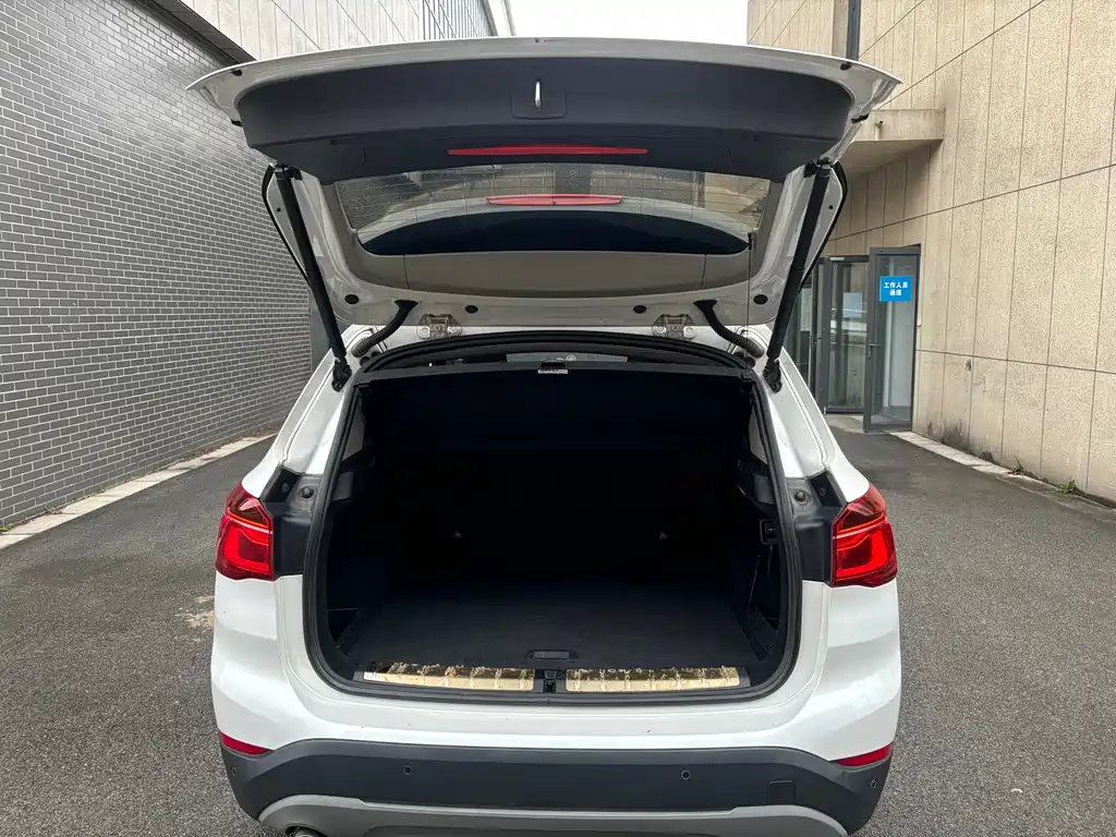 BMW X1 2018 — фото 14