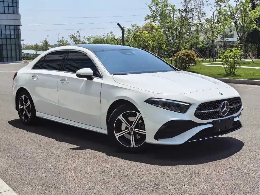Mercedes-Benz A-Class 2024 — фото 3