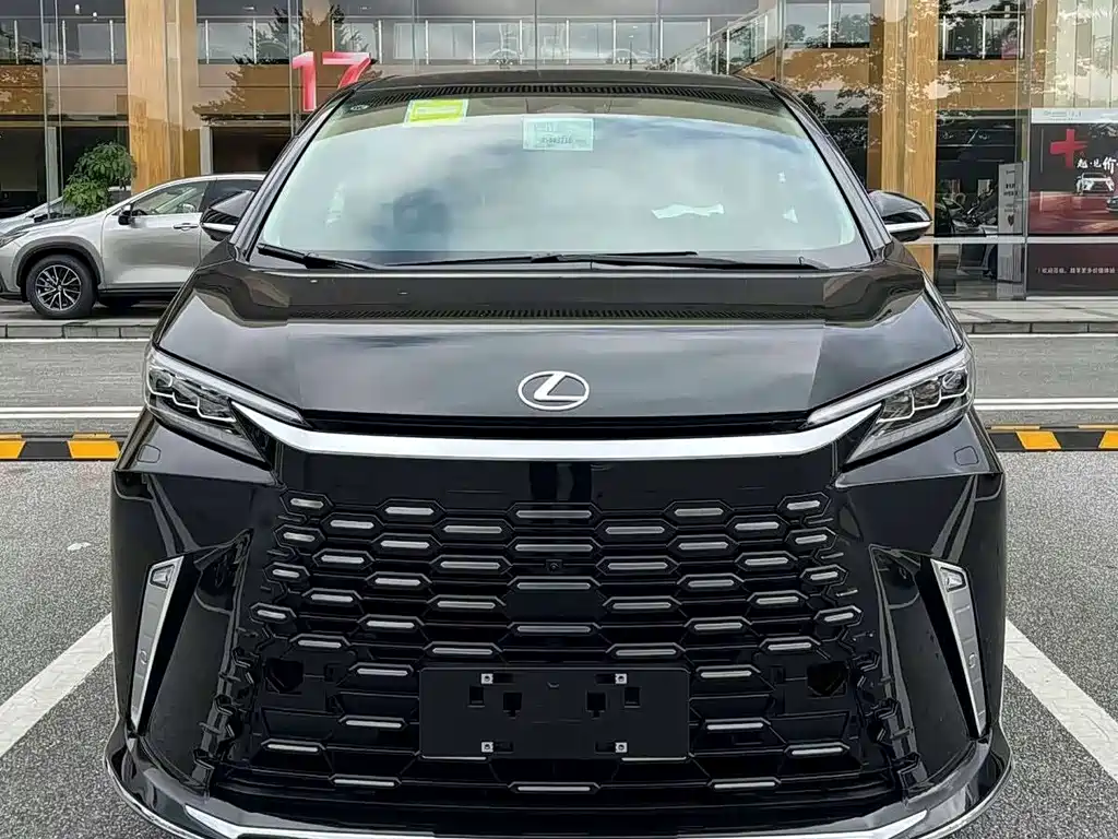 Lexus LM — фото 2
