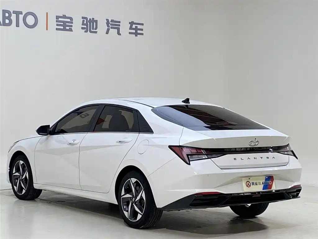 Hyundai Elantra 2022