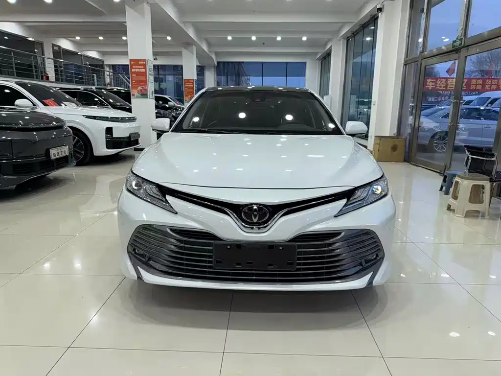 Toyota Camry 2021 — фото 2