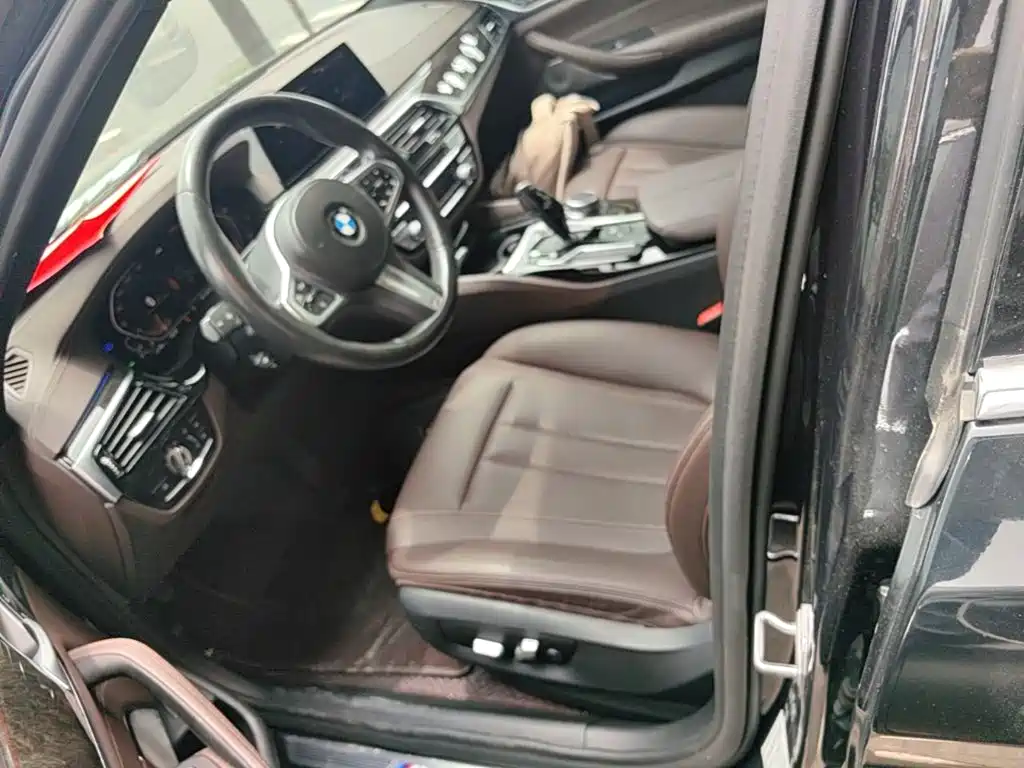 BMW 5 Series 2019 — фото 15