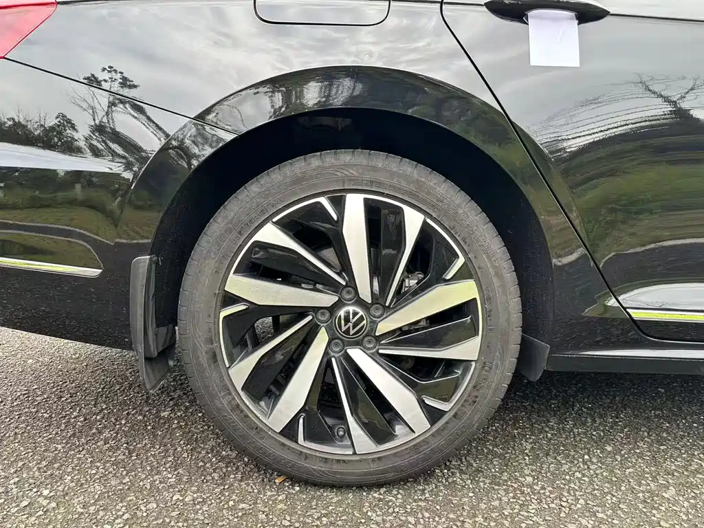 Volkswagen Passat 2023 — фото 14