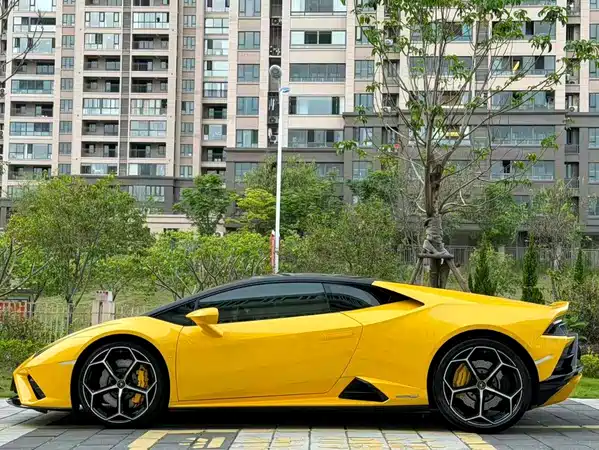 Lamborghini Huracan 2021