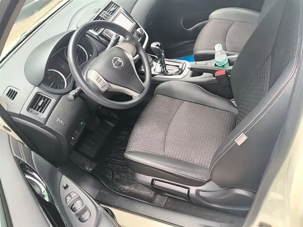 Nissan Tiida 2017 — фото 15