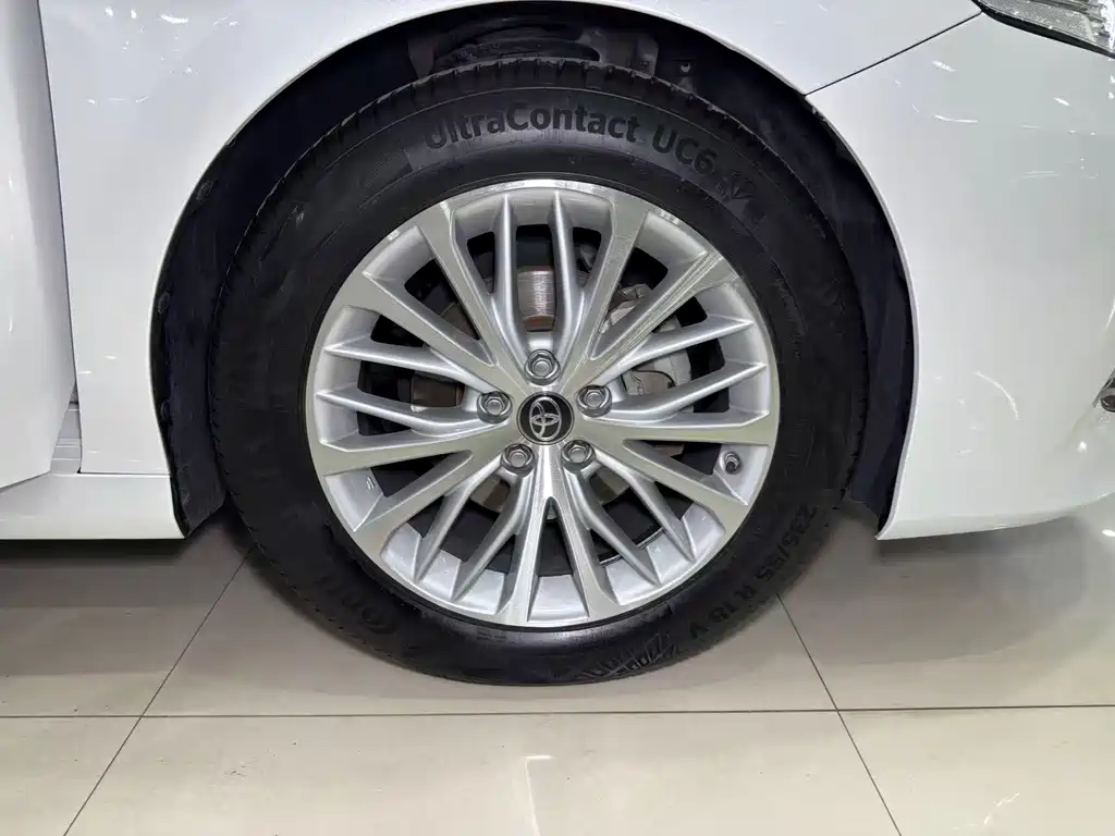 Toyota Camry 2021 — фото 17