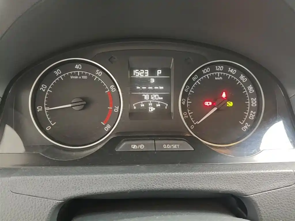 Skoda Rapid Spaceback 2015 — фото 19