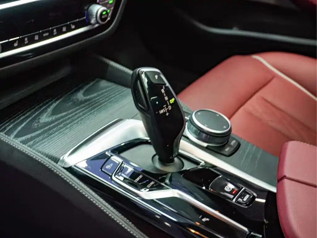 BMW 5 Series 2021 — фото 13