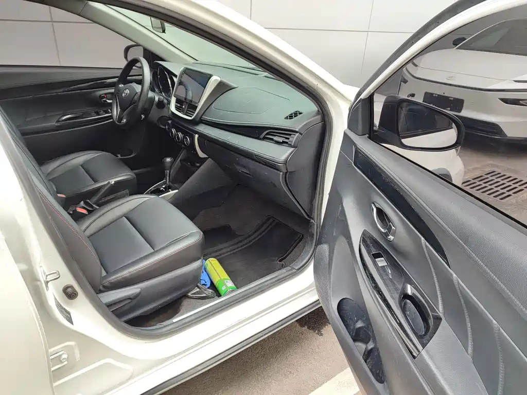 Toyota Yaris L 2022 — фото 9