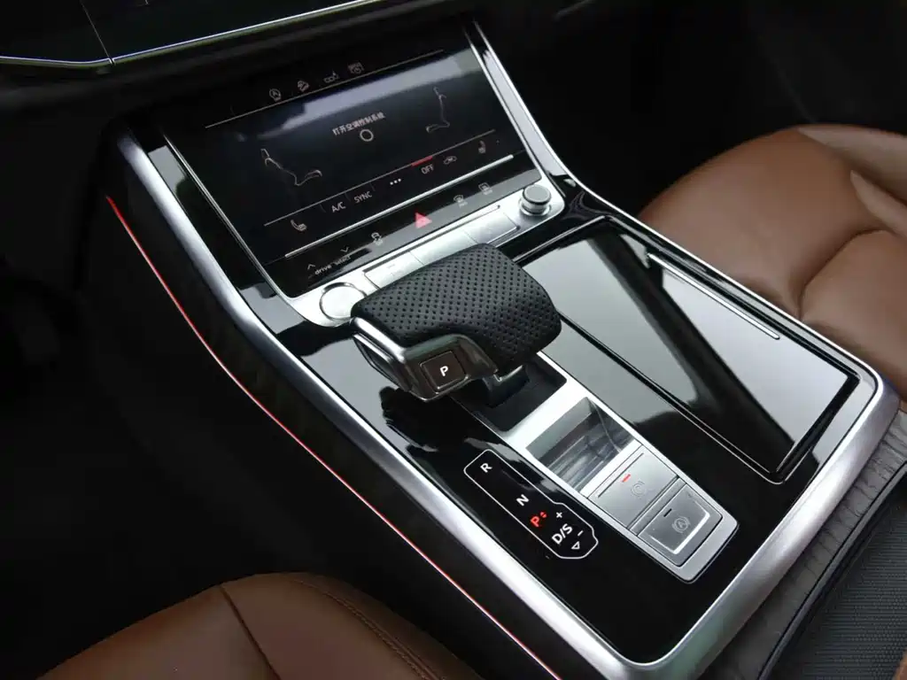 Audi Q7 2020 — фото 10