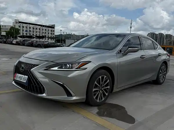 Lexus ES 2023