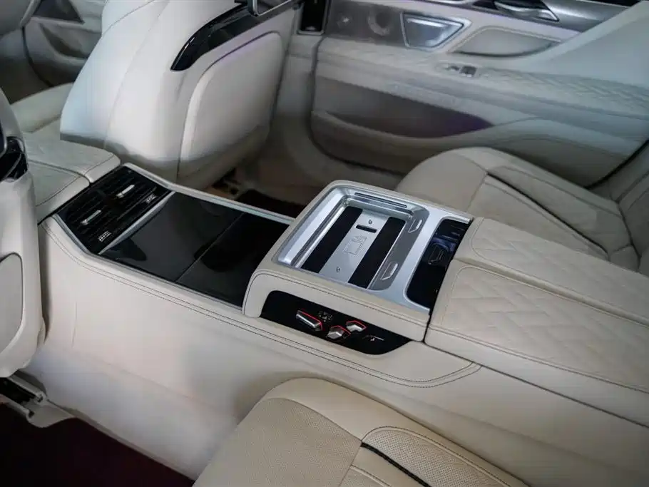 BMW 7 Series 2023 — фото 15