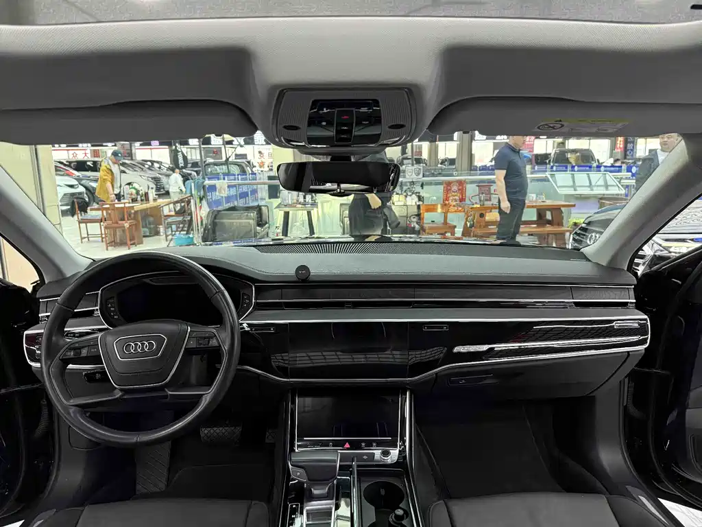 Audi A8 2018 — фото 5
