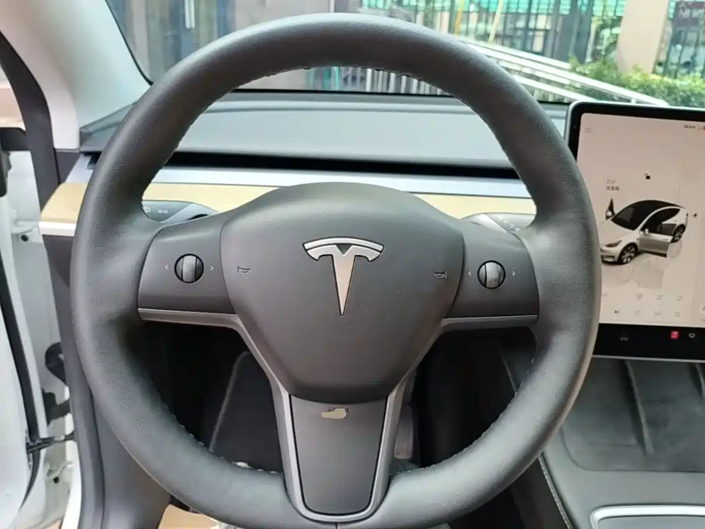 Tesla Model Y 2023 — фото 11