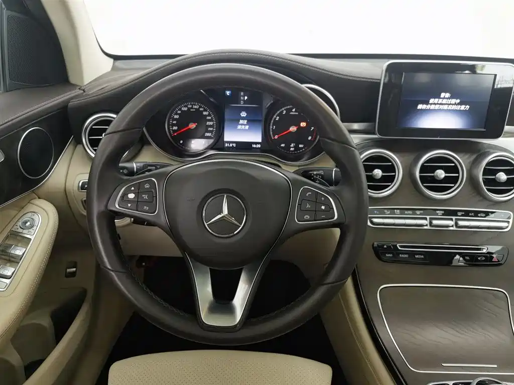 Mercedes-Benz GLC 2017 — фото 11