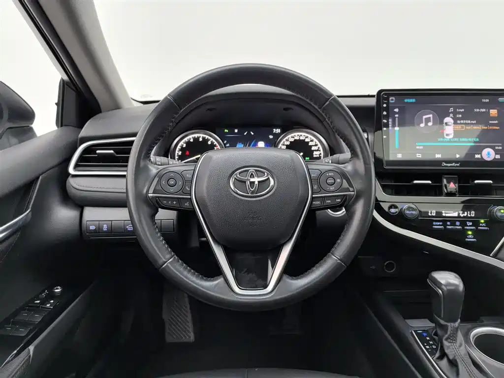Toyota Camry 2023 — фото 11