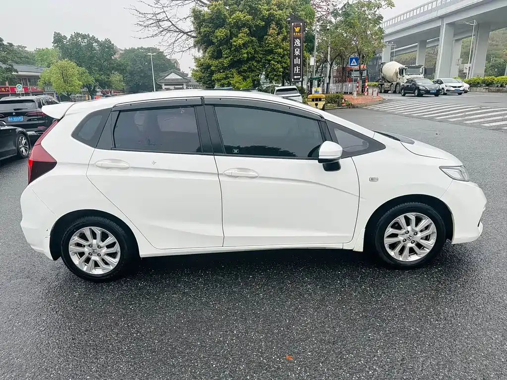 Honda Fit 2018 — фото 6