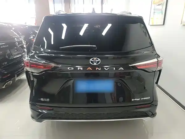 Toyota Granvia 2023